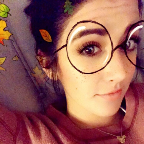 Meet your Posher, Kenzie - Picture 4 of 6